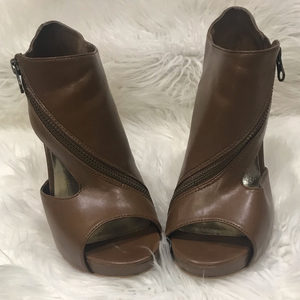 Zipitup bootie